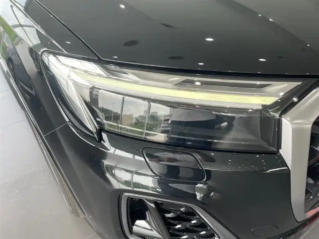 Audi Q7 — Фото автомобиля 10