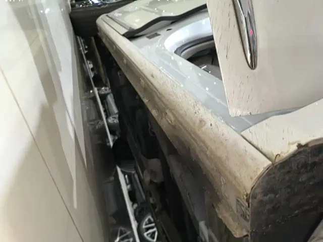 Roewe iMAX8 — Фото автомобиля 20