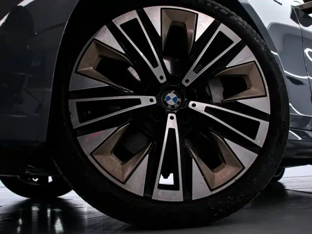 BMW 5 Series — Фото автомобиля 19