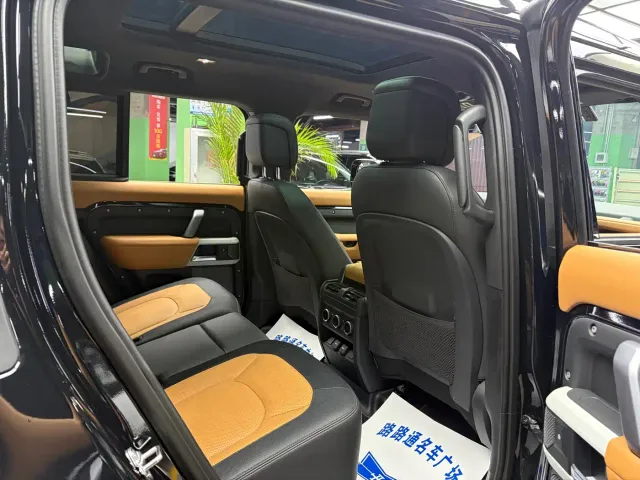 Land Rover Defender — Фото автомобиля 8
