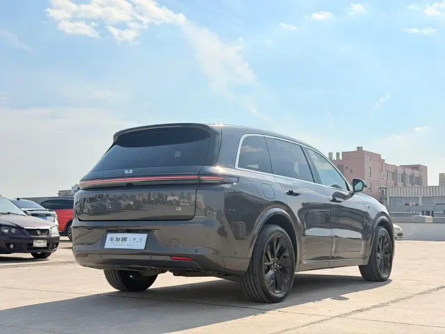 Li Auto L8 — Фото автомобиля 4
