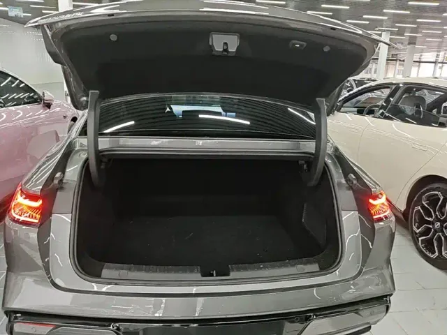 Geely Galaxy E8 — Фото автомобиля 18
