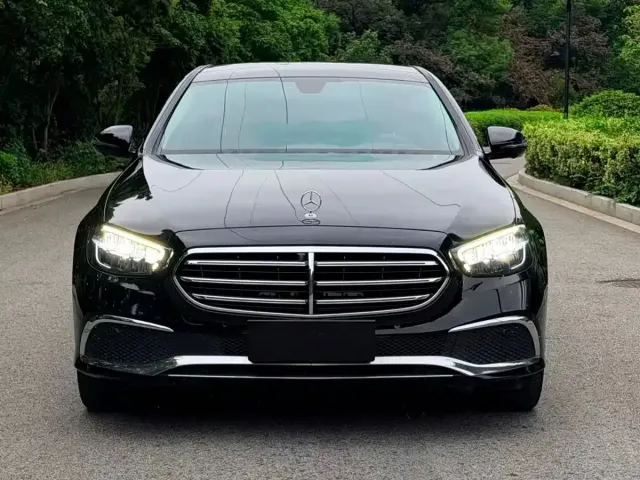 Mercedes-Benz E-Class — Фото автомобиля 5