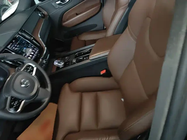 Volvo XC60 — Фото автомобиля 14