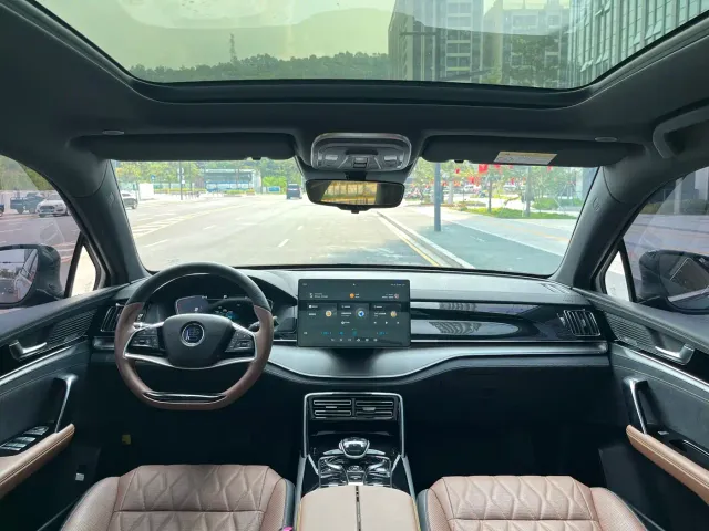 BYD Tang — Фото автомобиля 15