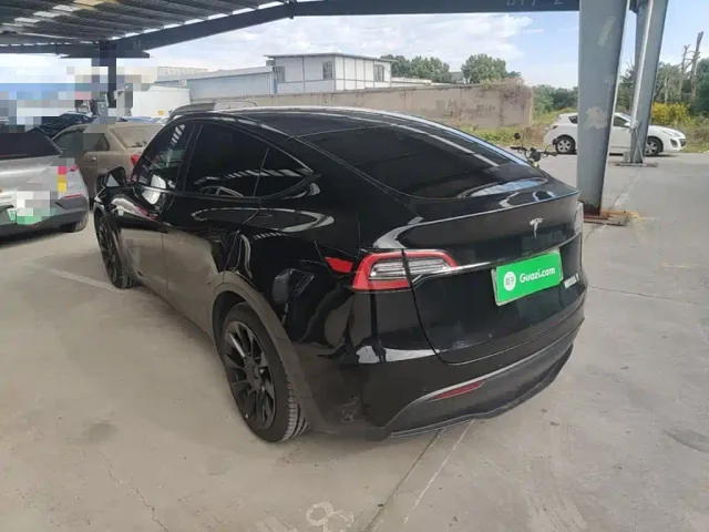 Tesla Model Y — Фото автомобиля 4