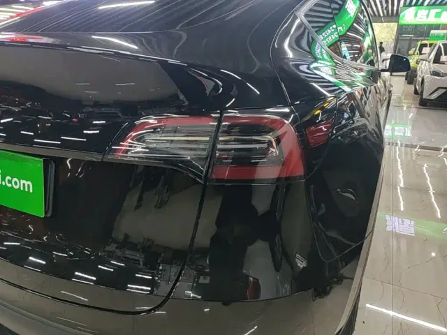 Tesla Model Y — Фото автомобиля 7