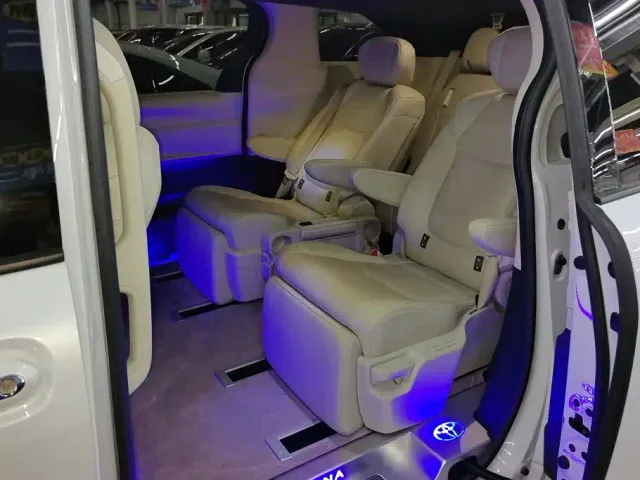 Toyota Sienna — Фото автомобиля 11