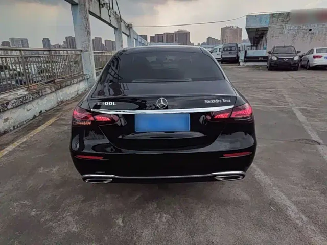 Mercedes-Benz E-Class — Фото автомобиля 5