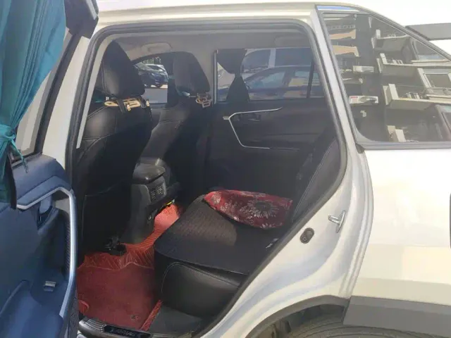 Toyota RAV4 — Фото автомобиля 11