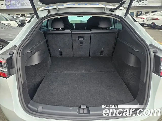 Tesla Model Y — Фото автомобиля 14