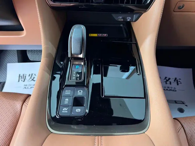 Toyota Vellfire — Фото автомобиля 25