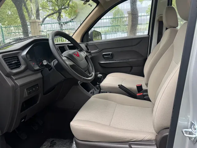 Wuling Hongguang V — Фото автомобиля 16