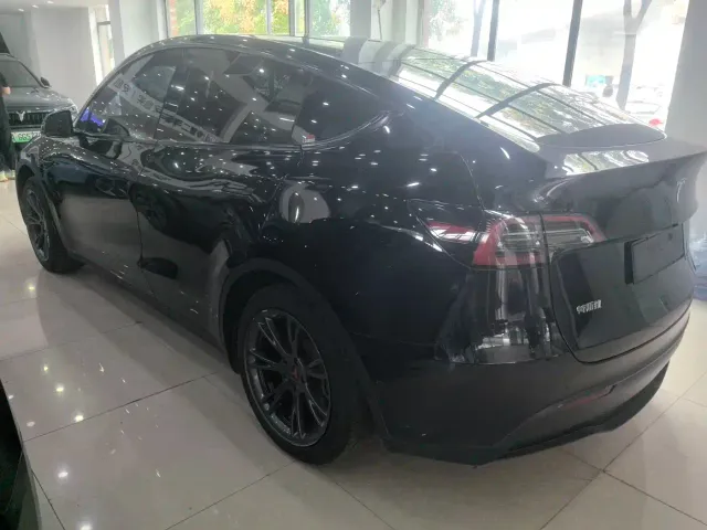 Tesla Model Y — Фото автомобиля 7