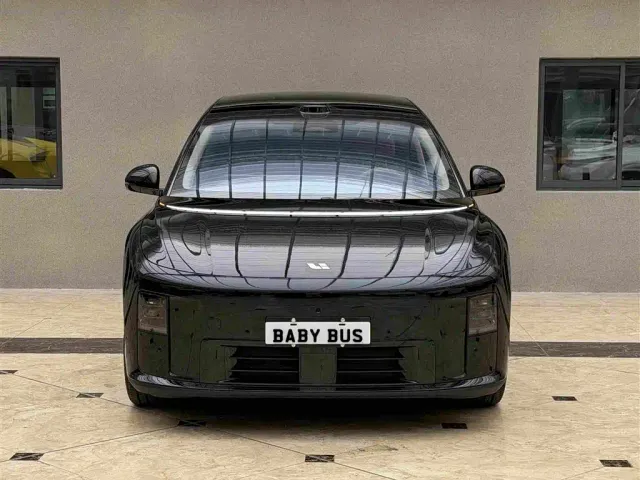 Li Auto i8 — Фото автомобиля 2
