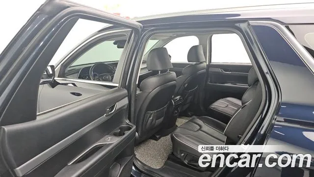 Hyundai Palisade Palisade Дизель 2.2 2WD — Фото автомобиля 12