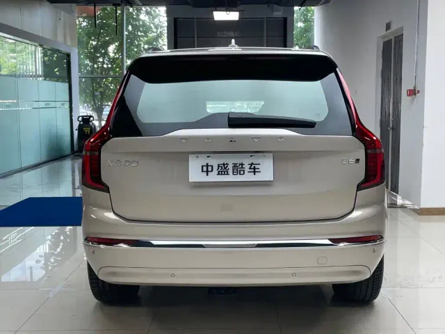 Volvo XC90 — Фото автомобиля 27