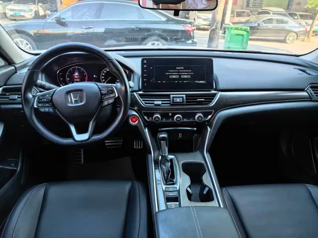 Honda Accord — Фото автомобиля 9