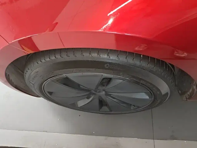 Tesla Model 3 — Фото автомобиля 22