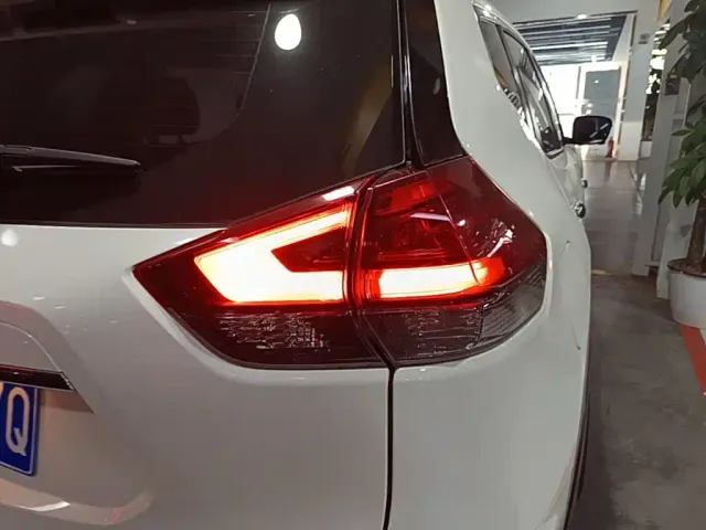Nissan X-Trail — Фото автомобиля 7