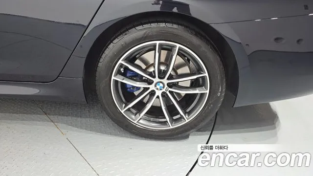 BMW 5-Series — Фото автомобиля 19