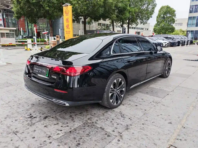 Mercedes-Benz E-Class — Фото автомобиля 22