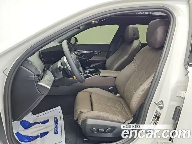 BMW 5 Series G60 — Фото автомобиля 11
