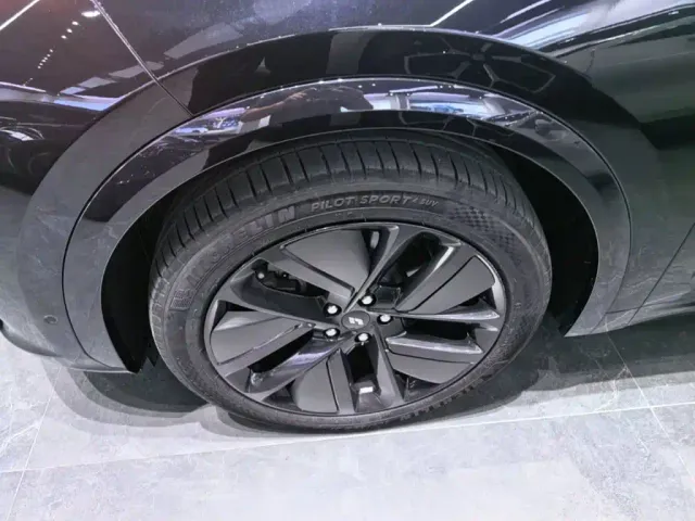 Li Auto L7 — Фото автомобиля 22