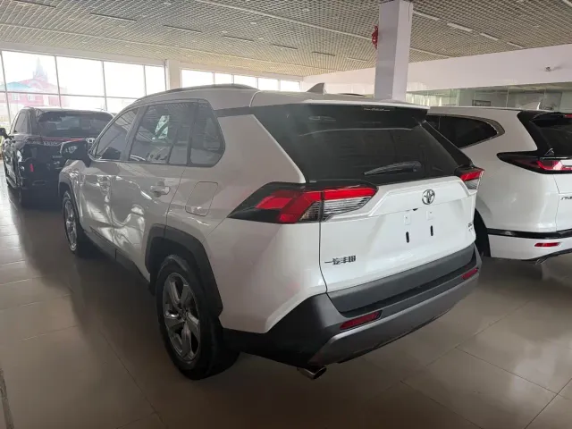 Toyota RAV4 — Фото автомобиля 9