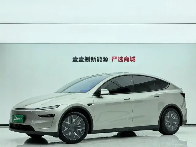 Фотография автомобиля — Tesla Model Y L
