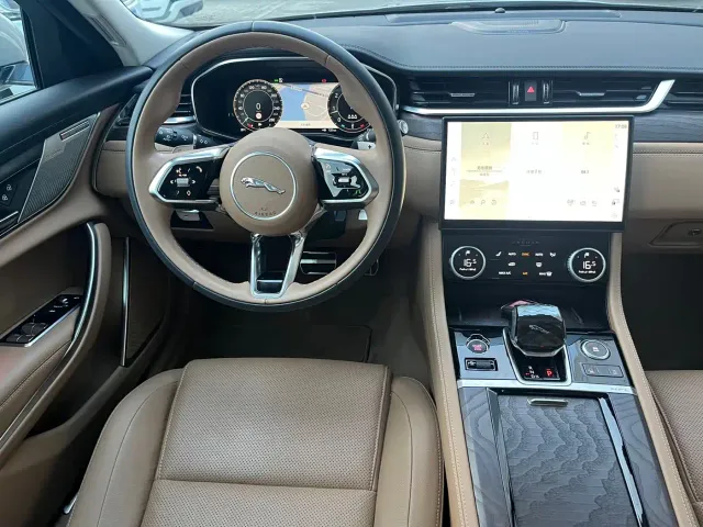 Jaguar XFL — Фото автомобиля 7