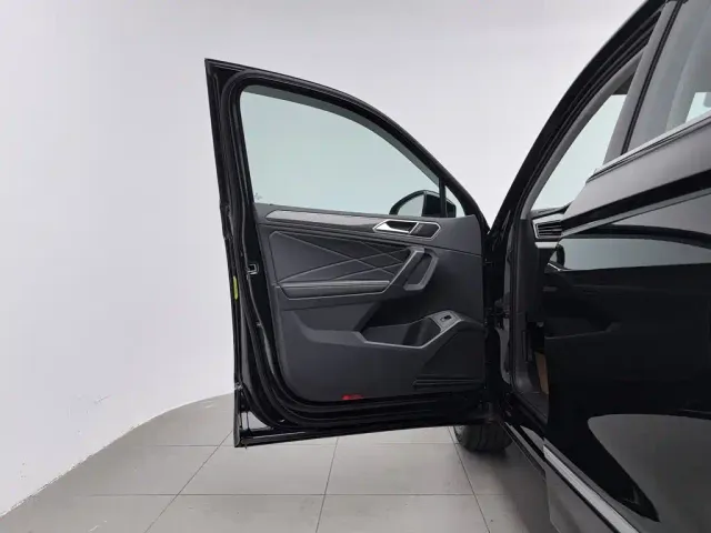 Volkswagen Tiguan L — Фото автомобиля 8
