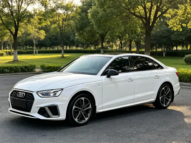 Фотография автомобиля — Audi A4L