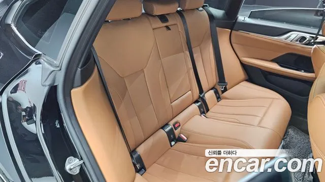 BMW i4 — Фото автомобиля 12