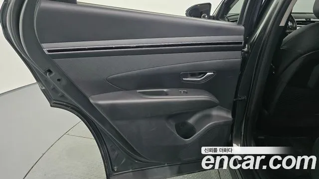 Hyundai Tucson Tucson (NX4) Бензин 1.6 турбо 2WD — Фото автомобиля 25