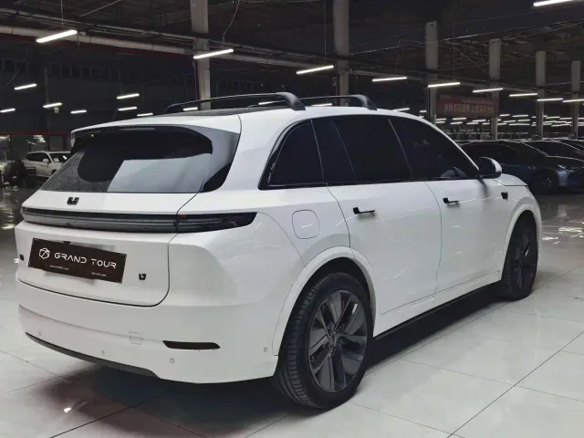Li Auto L7 — Фото автомобиля 9
