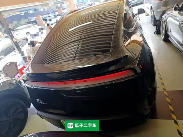 Tesla Model Y — Фото автомобиля 5