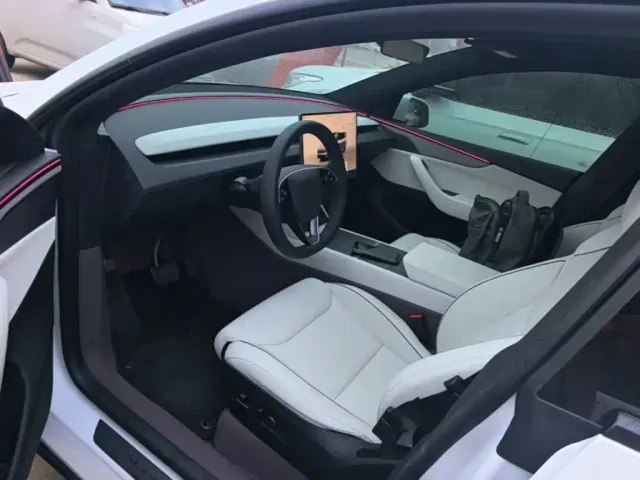 Tesla Model Y L — Фото автомобиля 15