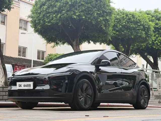 Фотография автомобиля — Tesla Model Y