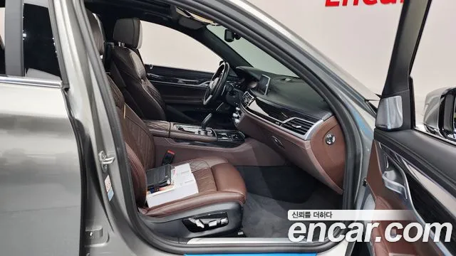 BMW 7-Series — Фото автомобиля 11