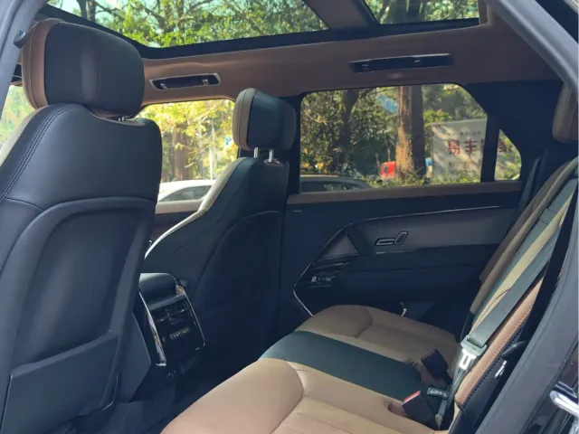 Land Rover Range Rover Sport — Фото автомобиля 9