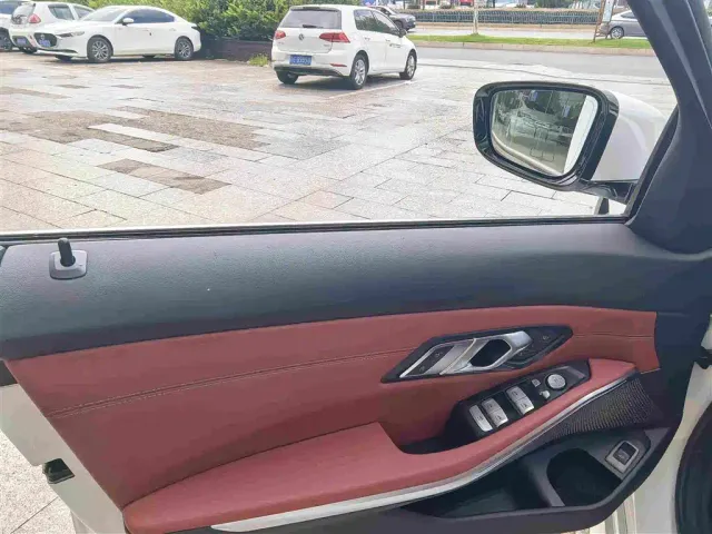BMW 3 Series — Фото автомобиля 14
