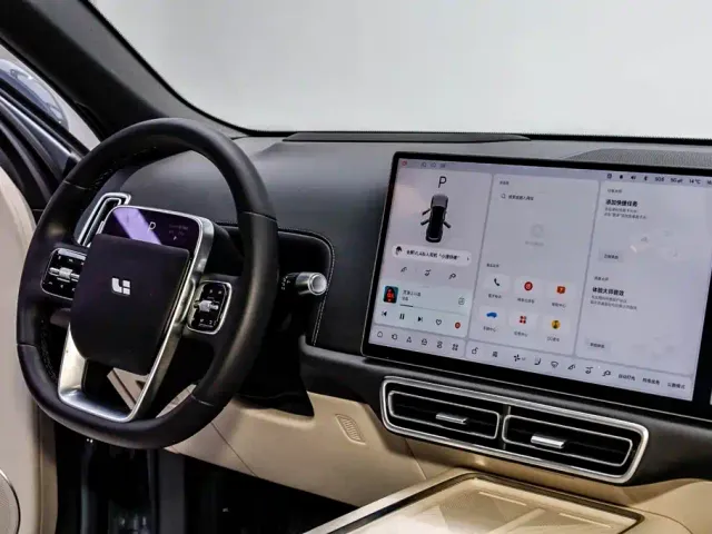 Li Auto L8 — Фото автомобиля 16