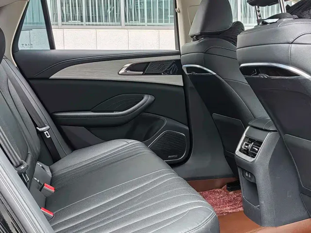 Hongqi H5 — Фото автомобиля 21
