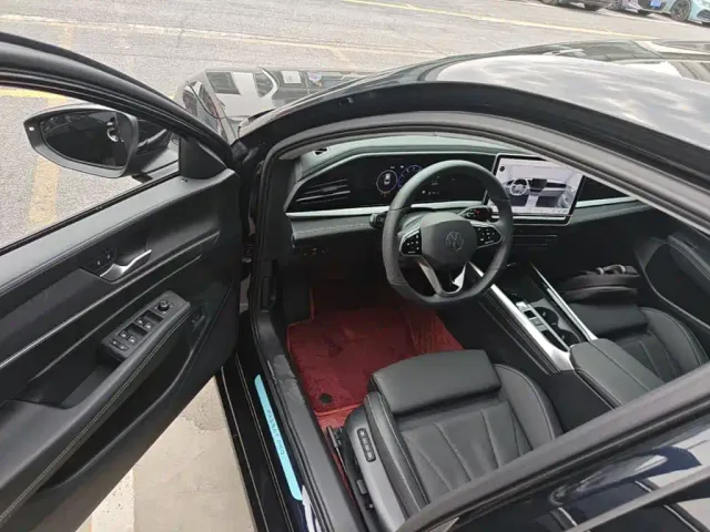 Volkswagen Passat — Фото автомобиля 15