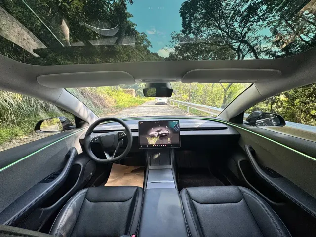 Tesla Model 3 — Фото автомобиля 11