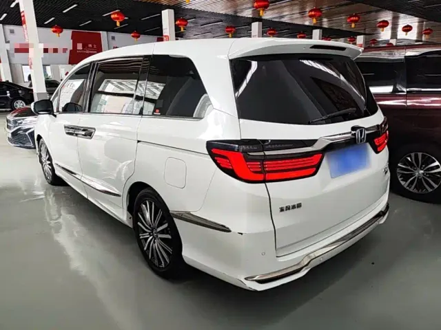 Honda Elysion — Фото автомобиля 4