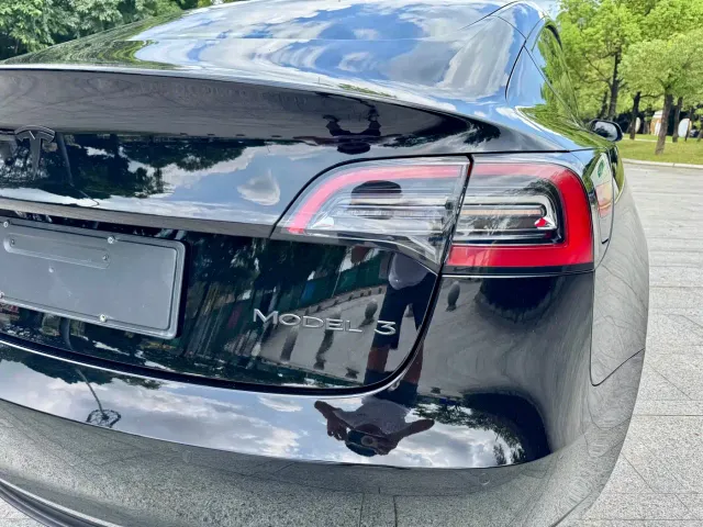 Tesla Model 3 — Фото автомобиля 24