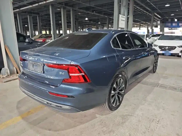 Volvo S60 — Фото автомобиля 6
