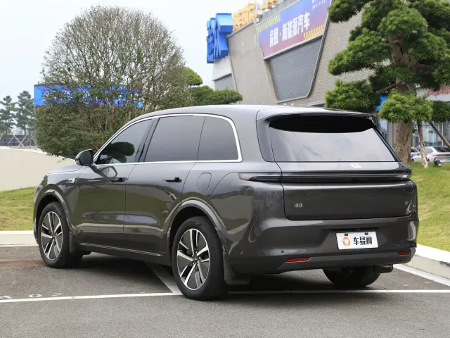 Li Auto L8 — Фото автомобиля 21